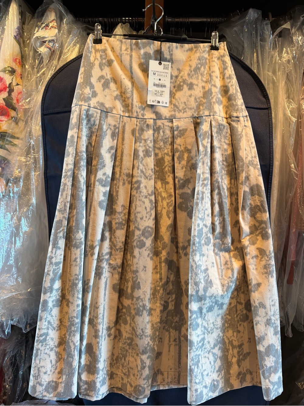 NWT Zara Pleated Floral Print Skirt - Gray and Cream Medium